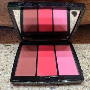 ABH ( Anastasia Beverly hills) Blush trio.